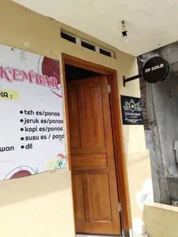 Etalase perhiasan emas JR Gold